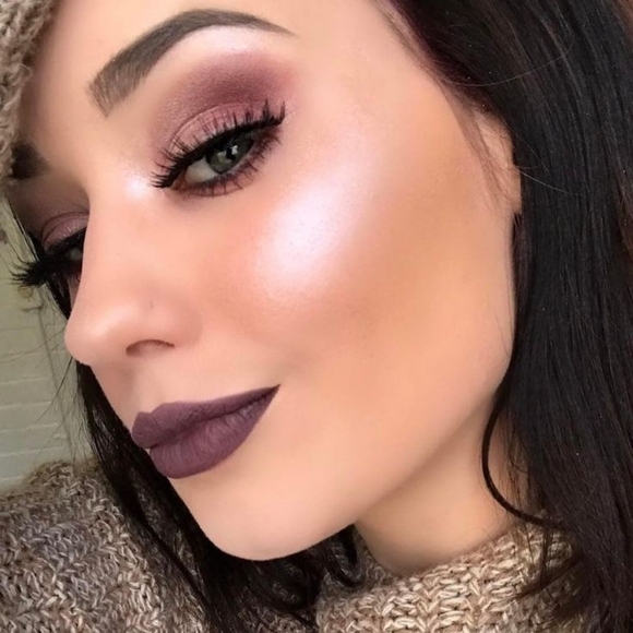 Too Faced Whipped Chocolate Wine Matte Liquid Eyeshadow (Mauve Purple) - Picture 4 of 11